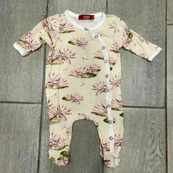 MilkBarn Water Lily Bamboo Ruffle Zipper Footed Romper Size 0-3 months - Picture 2 of 3